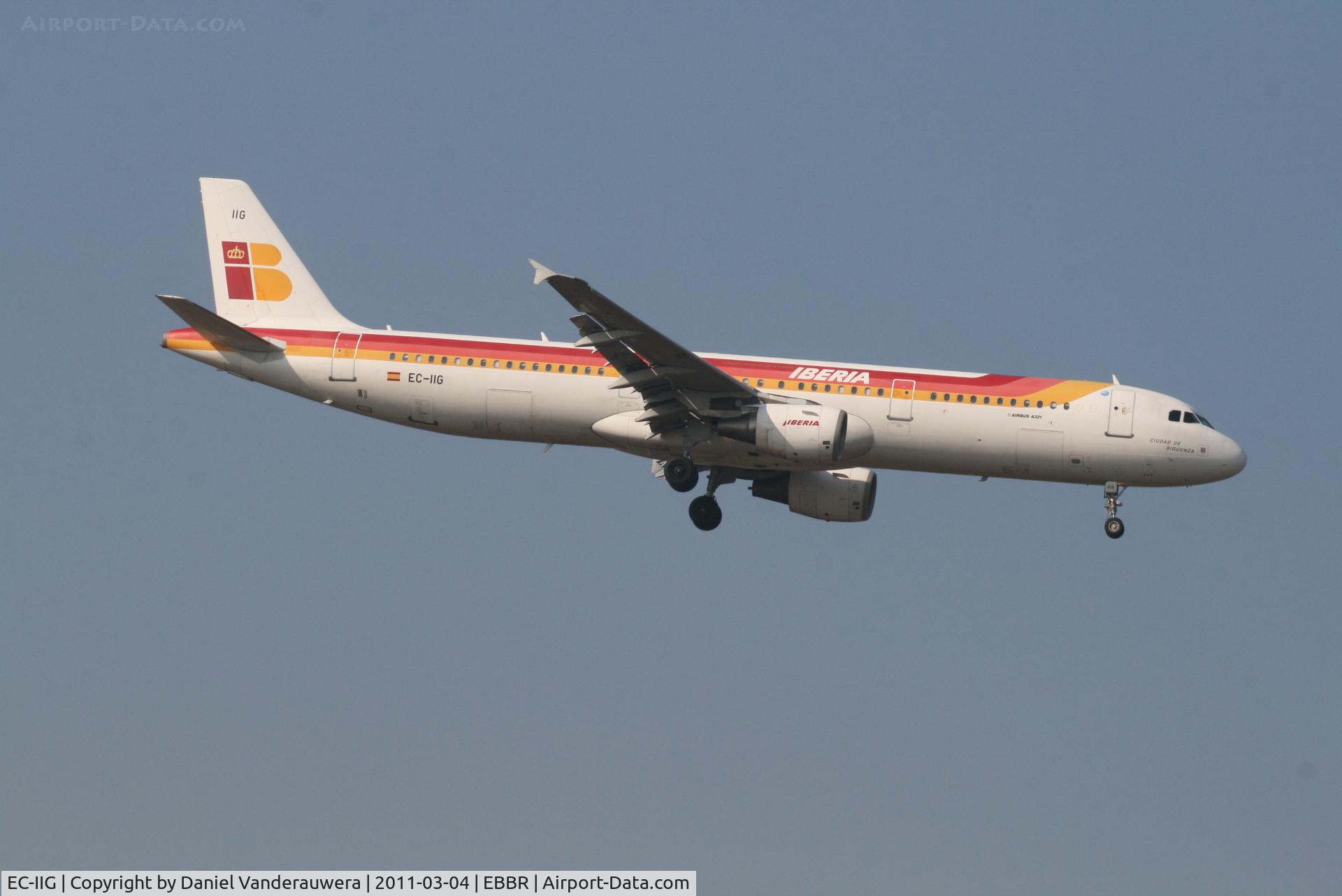 EC-IIG, 2001 Airbus A321-211 C/N 1554, Flight  IB3206 is descending to RWY 02