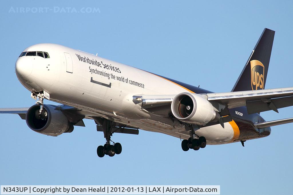 N343UP, 2011 Boeing 767-34AF C/N 37945, United Parcel Service (UPS) N343UP (FLT UPS2968) from Honolulu Int'l (PHNL) on short final to RWY 25L.