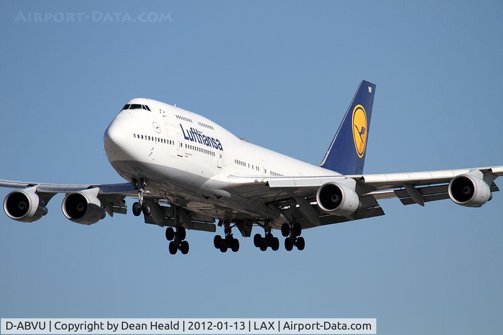 D-ABVU, 1998 Boeing 747-430 C/N 29492, Lufthansa D-ABVU (FLT DLH456) from Frankfurt Int'l (EDDF/FRA) on short final to RWY 25L.