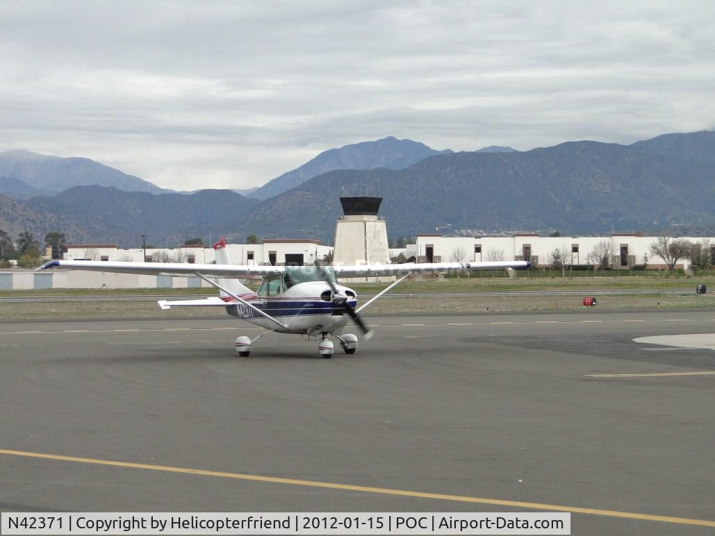 N42371, 1968 Cessna 182L Skylane C/N 18258990, Just landed and is taxiing into transient parking for static display