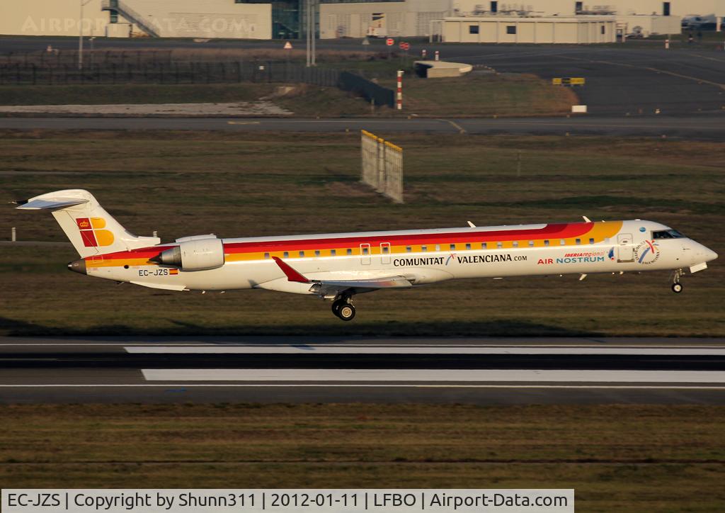 EC-JZS, 2007 Bombardier CRJ-900 (CL-600-2D24) C/N 15111, Landing rwy 14R