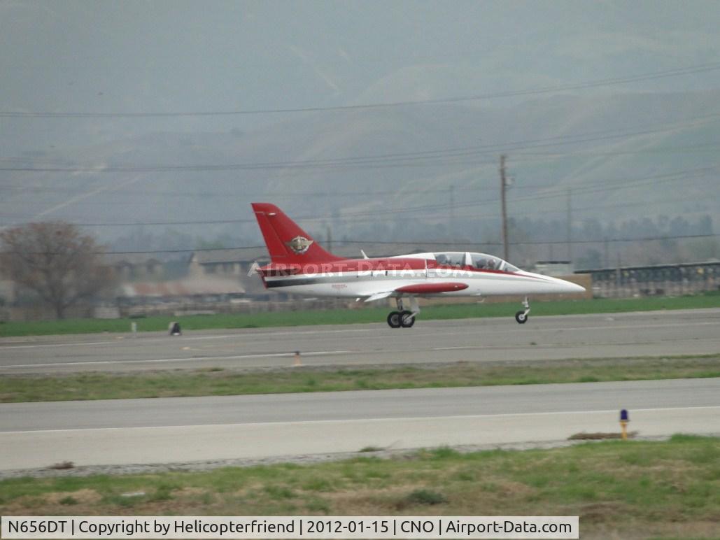 N656DT, 1984 Aero L-39 Albatros C/N 433149, Rolling westbound for take off from runway 26L