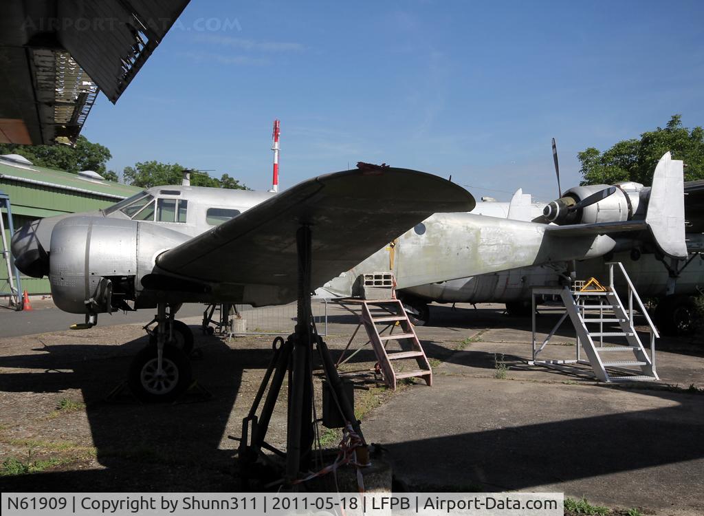 N61909, Beech JRB-4 C/N 8608, Still @ Dugny... on restoration...