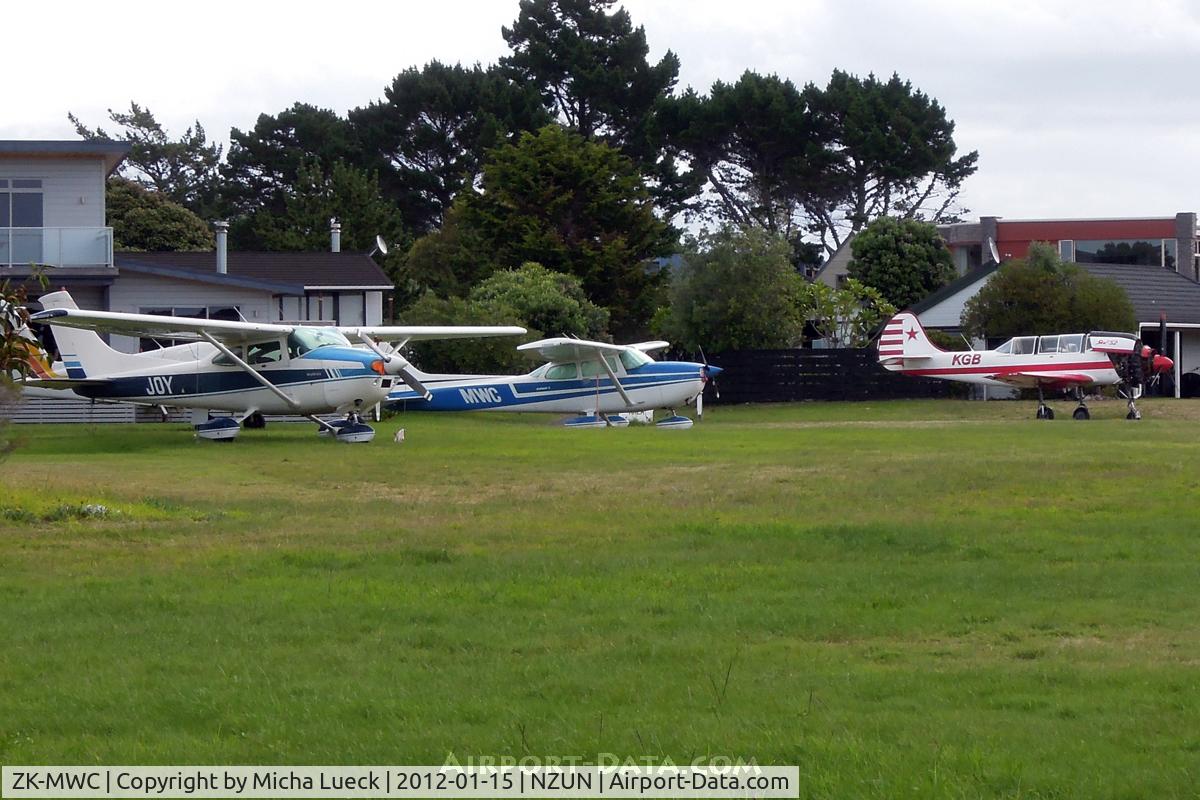ZK-MWC, Cessna 172M C/N 17266349, With ZK-JOY and ZK-KGB at Pauanui