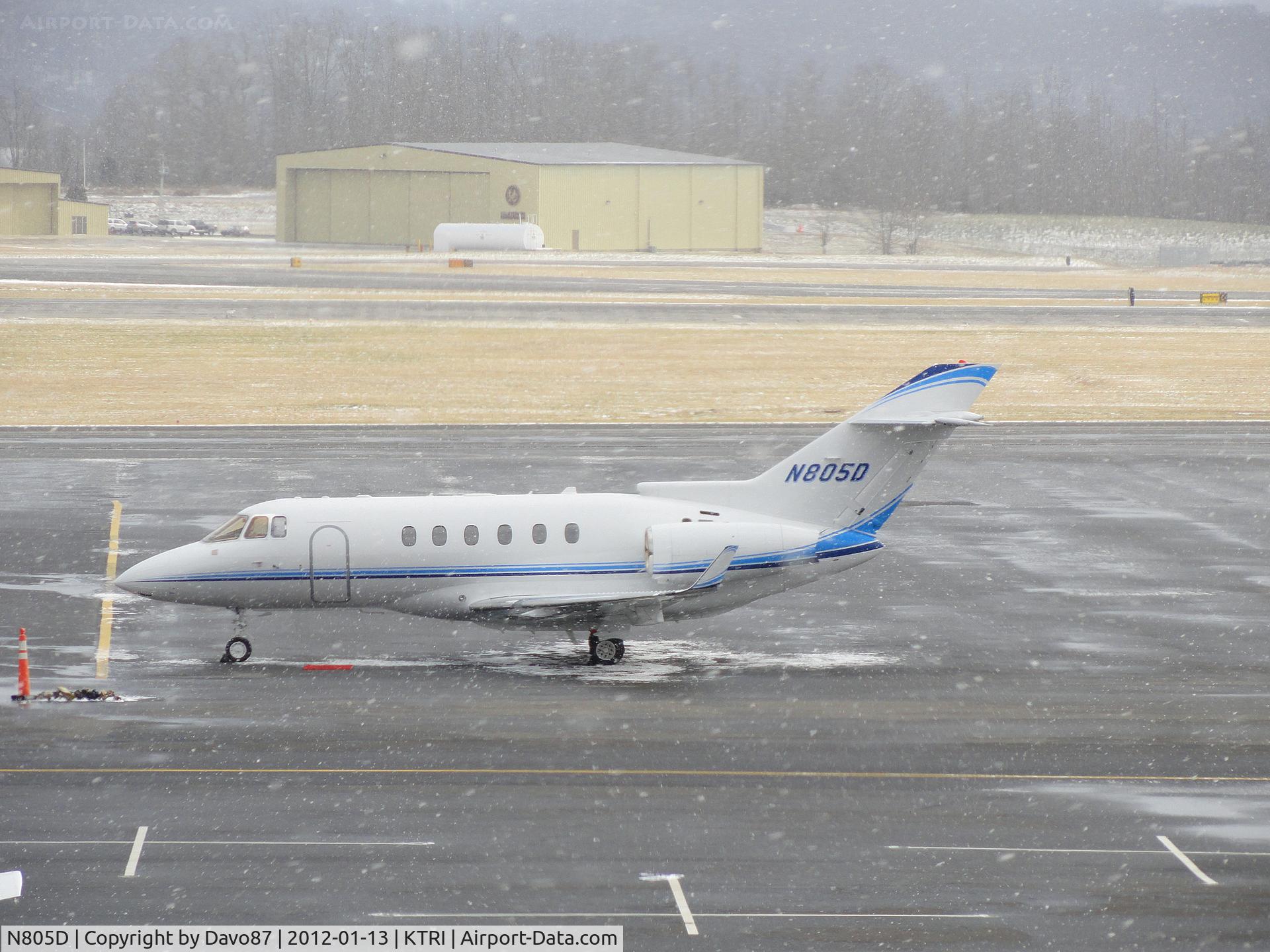 N805D, Hawker Beechcraft Corp HAWKER 900XP C/N HA-0113, Sitting at Tri-Cities Airport (KTRI) during a late afternoon snow shower.