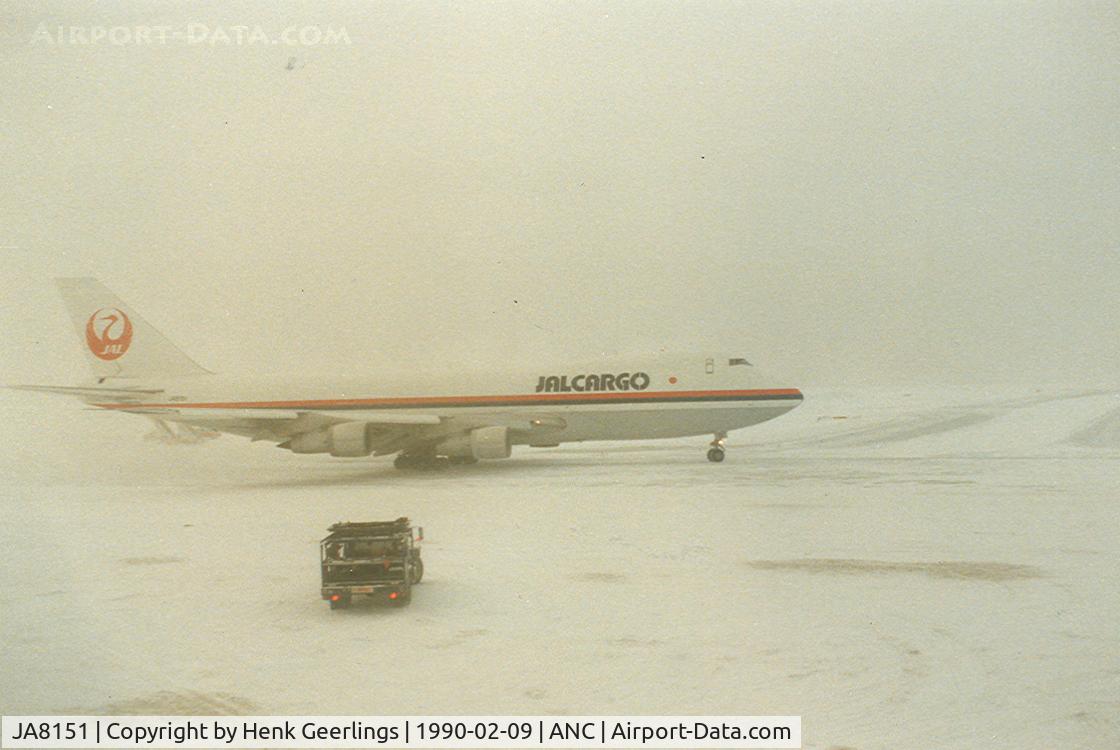 JA8151, 1980 Boeing 747-246F C/N 22477, JAL Cargo. Heavy snow at Anchorage