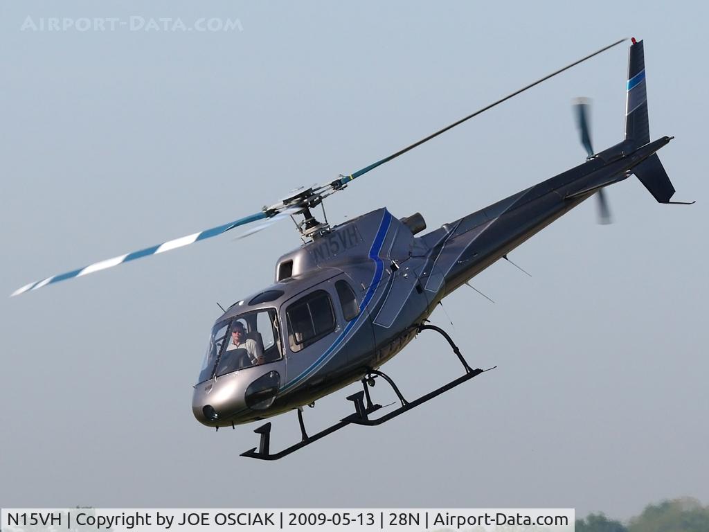 N15VH, 1982 Aerospatiale AS-350B Ecureuil C/N 1554, Arriving at Downstown