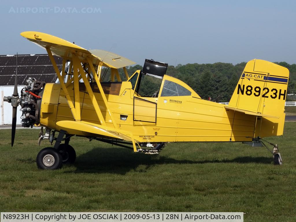 N8923H, 1975 Grumman-Schweizer G-164A C/N 1567, @ Downstown
