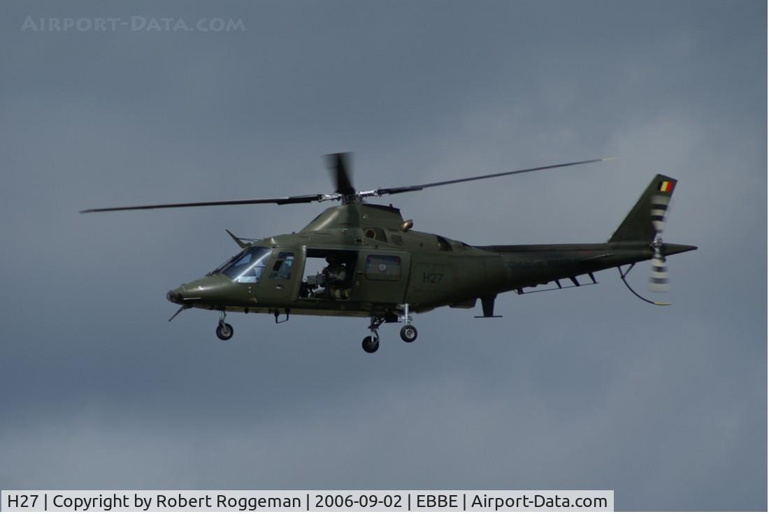 H27, 1993 Agusta A-109BA C/N 0327, Spottersday.
Machinegun in door.