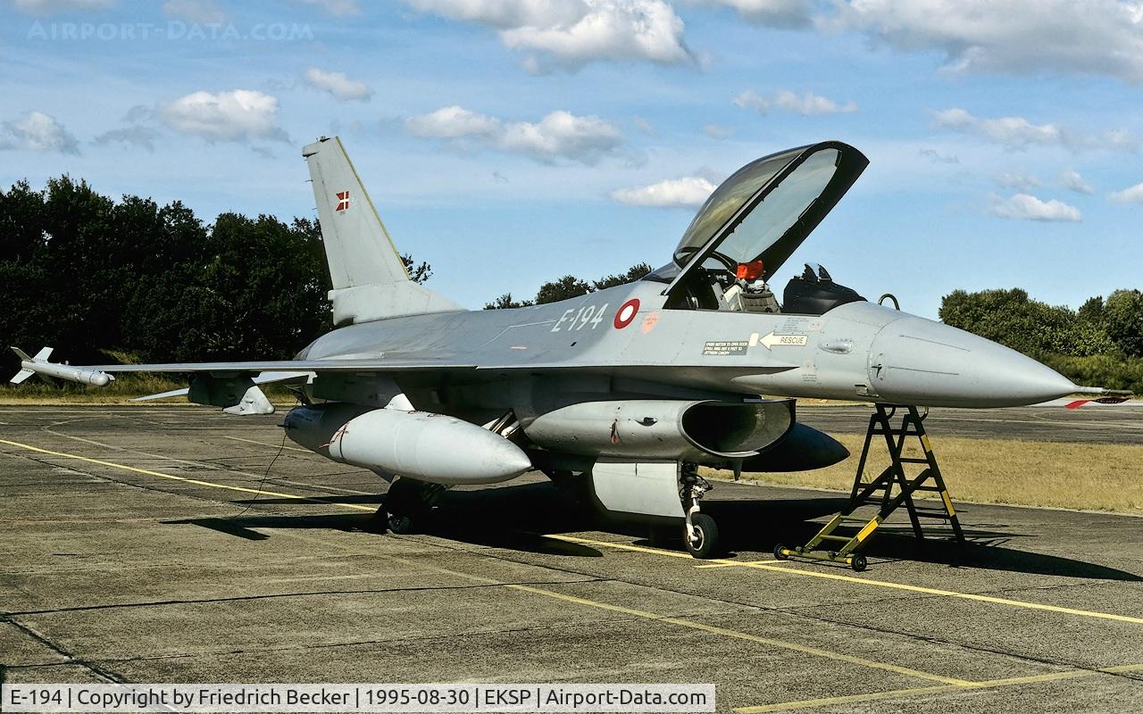 E-194, SABCA F-16A Fighting Falcon C/N 6F-21, between the training missions