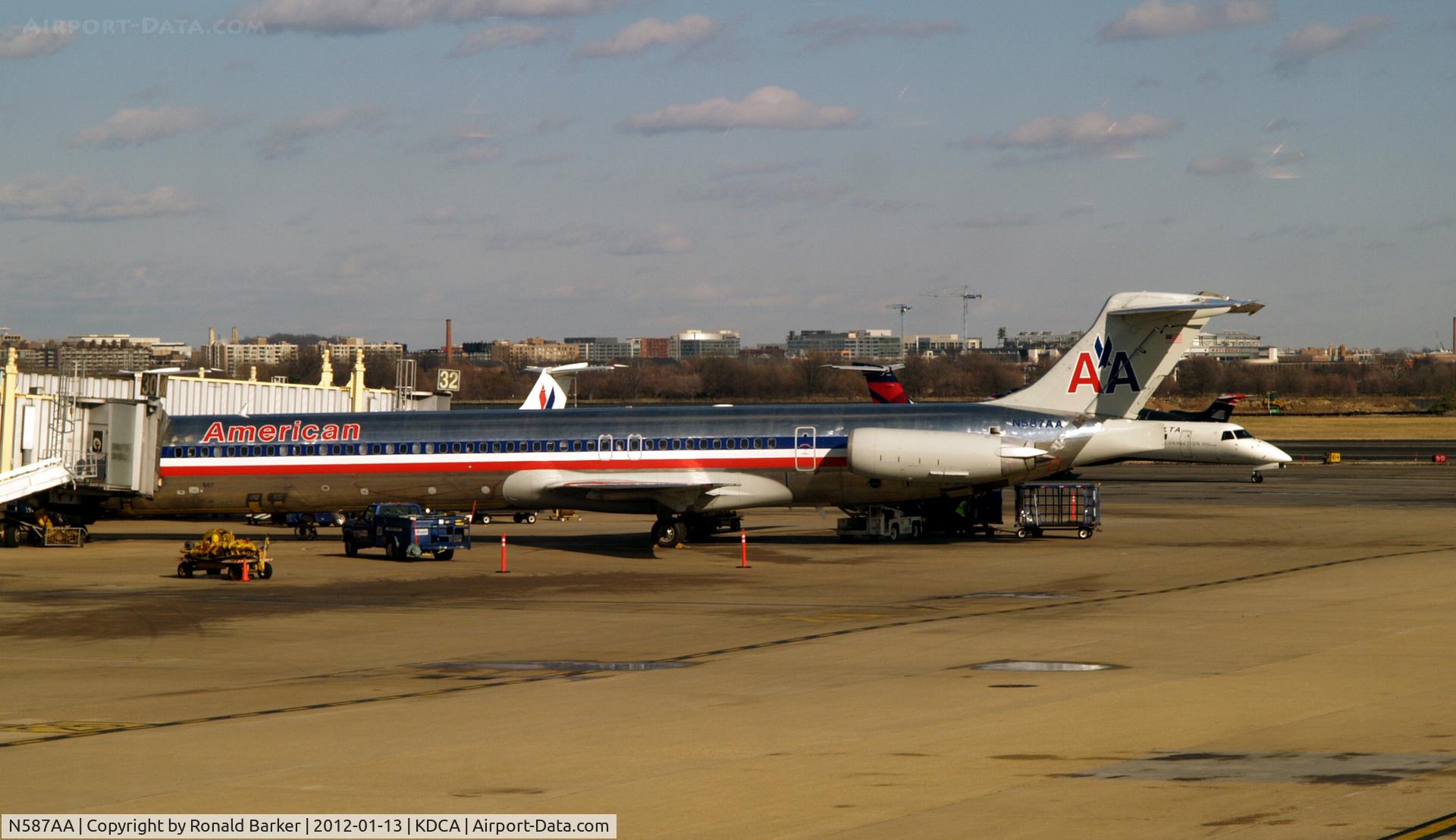 N587AA, 1991 McDonnell Douglas MD-82 (DC-9-82) C/N 53250, National
