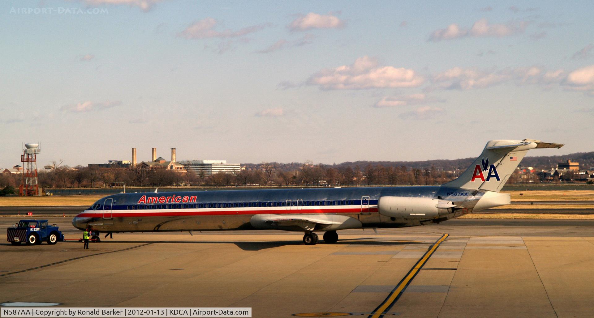 N587AA, 1991 McDonnell Douglas MD-82 (DC-9-82) C/N 53250, National