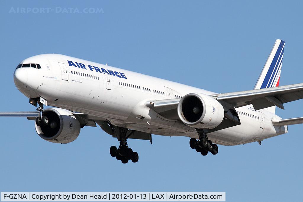 F-GZNA, 2007 Boeing 777-328/ER C/N 35297, Air France F-GZNA (FLT AFR66) from Paris Charles de Gaulle/Roissy (LFPG/CDG) on short final to RWY 25L.