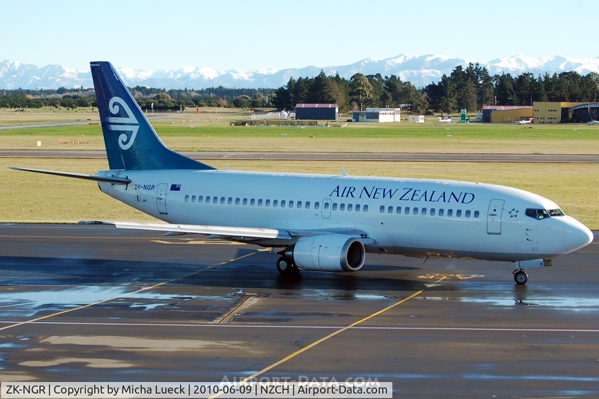 ZK-NGR, 1998 Boeing 737-33A C/N 27460, At Christchurch