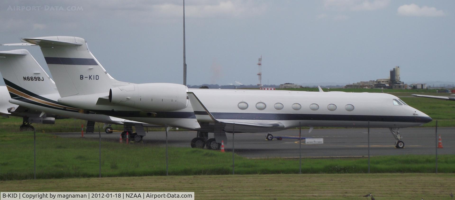 B-KID, Gulfstream Aerospace V-SP G550 C/N 5115, A nice sight (for me) today at Auckland.