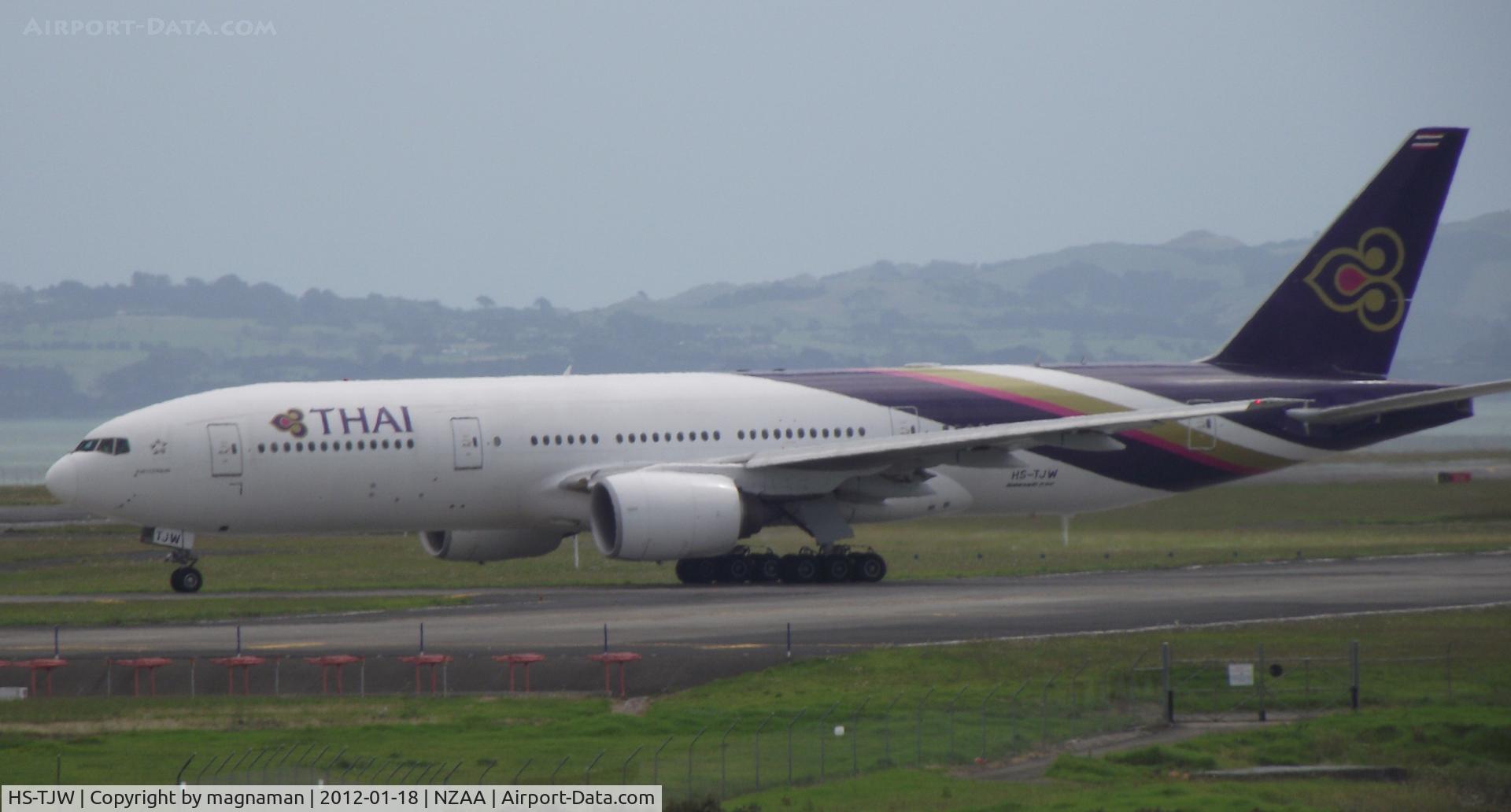 HS-TJW, 2007 Boeing 777-2D7/ER C/N 34591/672, Awaiting take off at Auckland.
