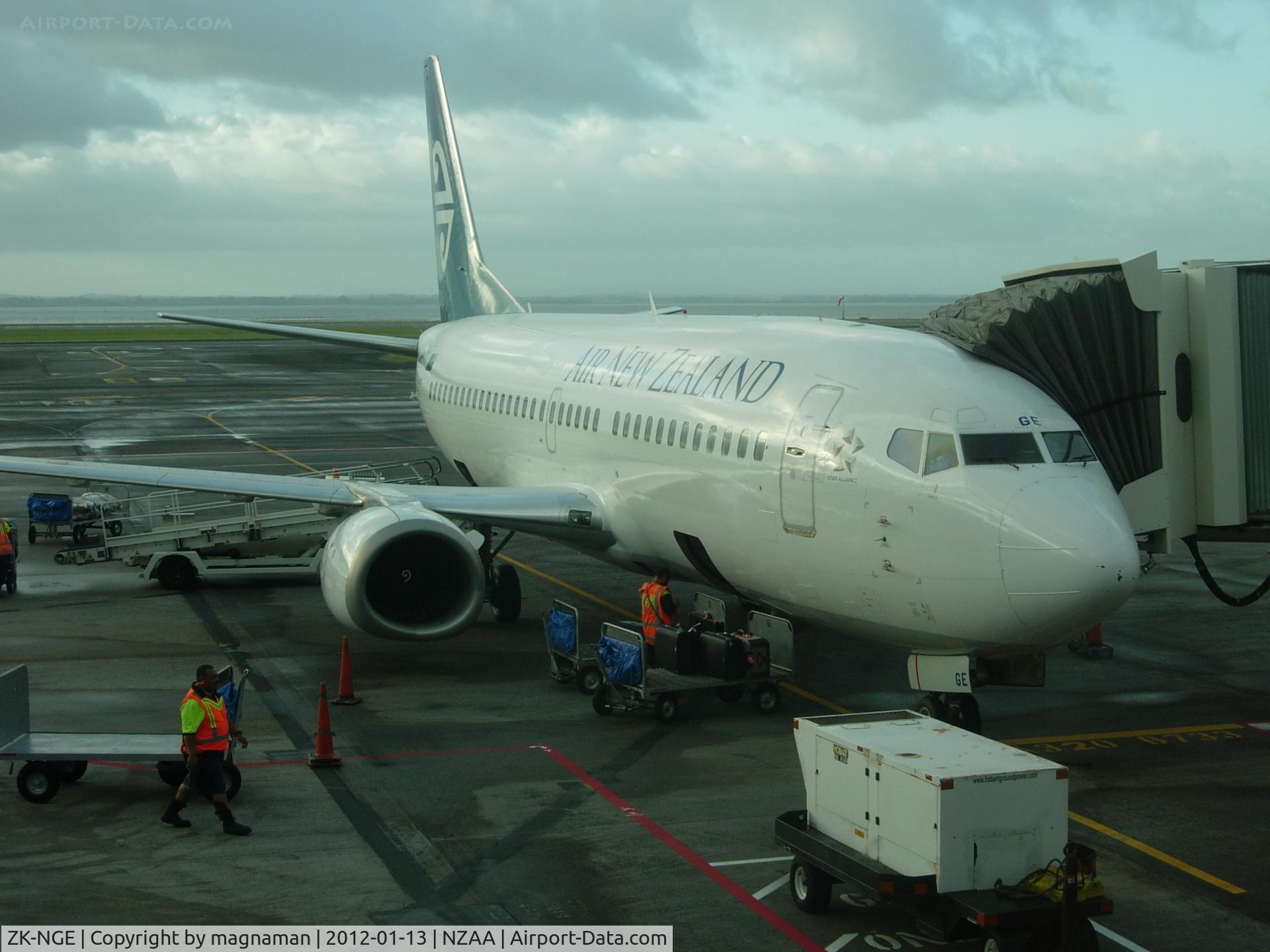 ZK-NGE, 1998 Boeing 737-3U3 C/N 28733, Flight off to Christchurch - leaving AKL