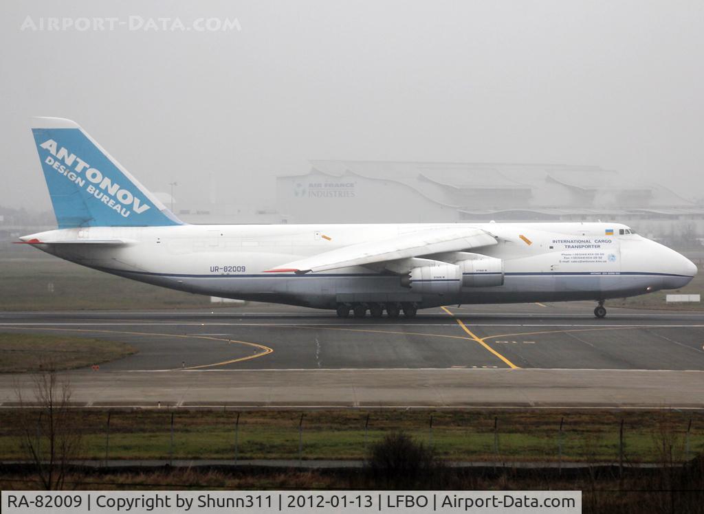 RA-82009, 1986 Antonov An-124-100M Ruslan C/N 19530501007, On take off from rwy 14R