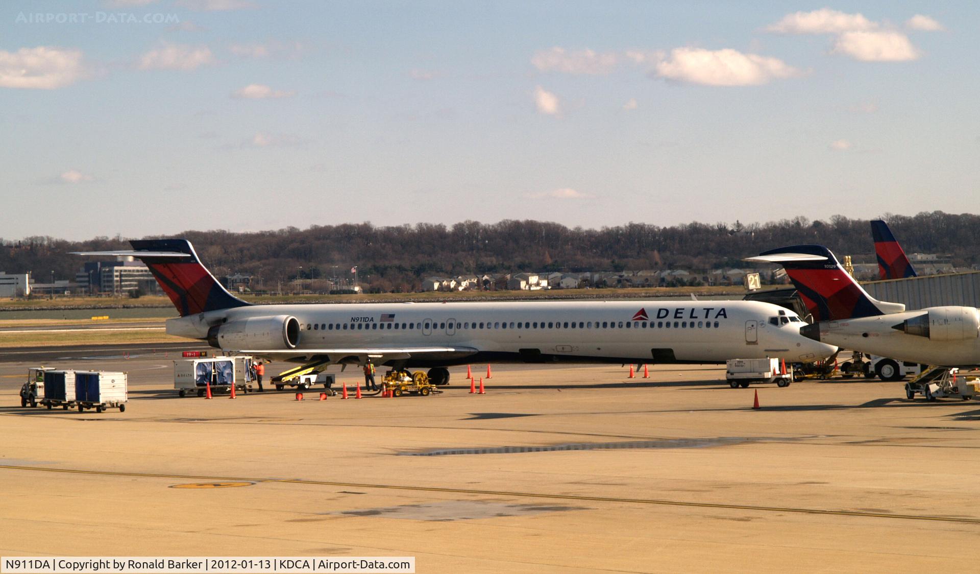 N911DA, 1995 McDonnell Douglas MD-90-30 C/N 53391, National