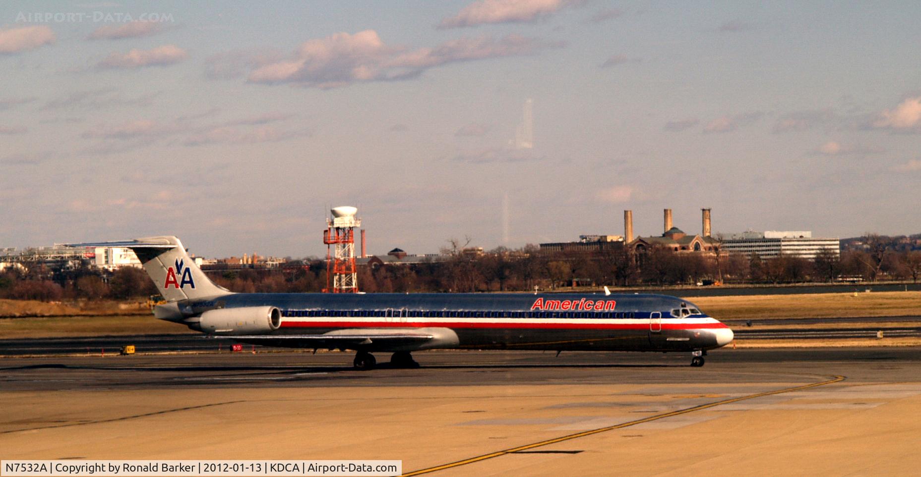 N7532A, 1990 McDonnell Douglas MD-82 (DC-9-82) C/N 49924, Taxi to parking National