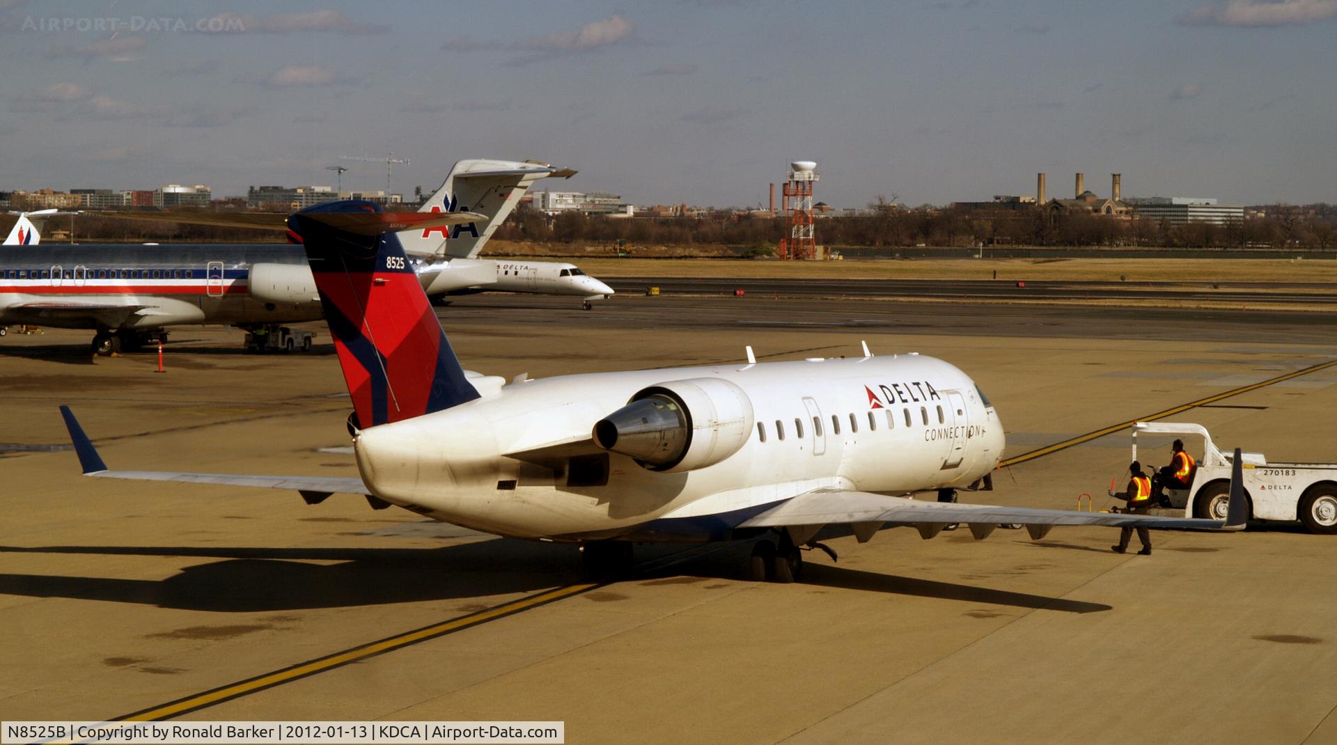 N8525B, 2001 Canadair CRJ-200LR (CL-600-2B19) C/N 7525, Push back National