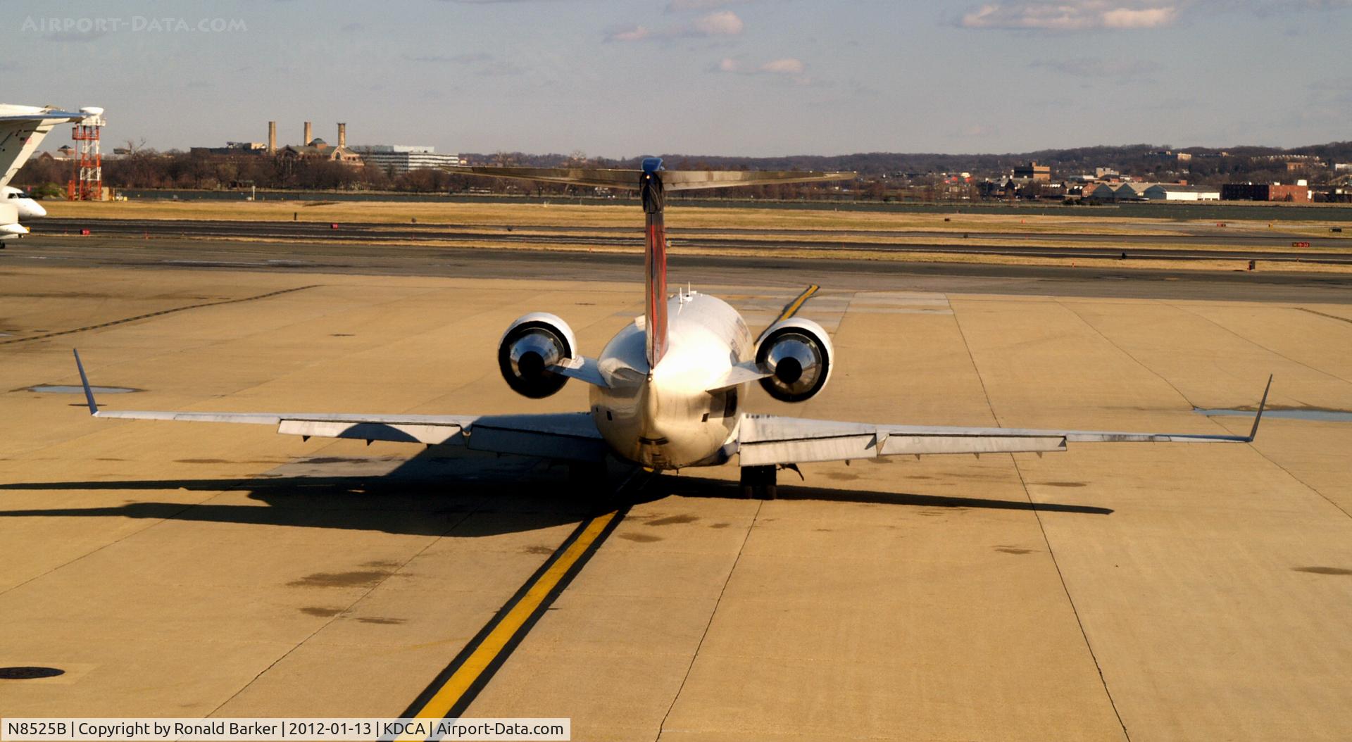 N8525B, 2001 Canadair CRJ-200LR (CL-600-2B19) C/N 7525, Taxi for takeoff National