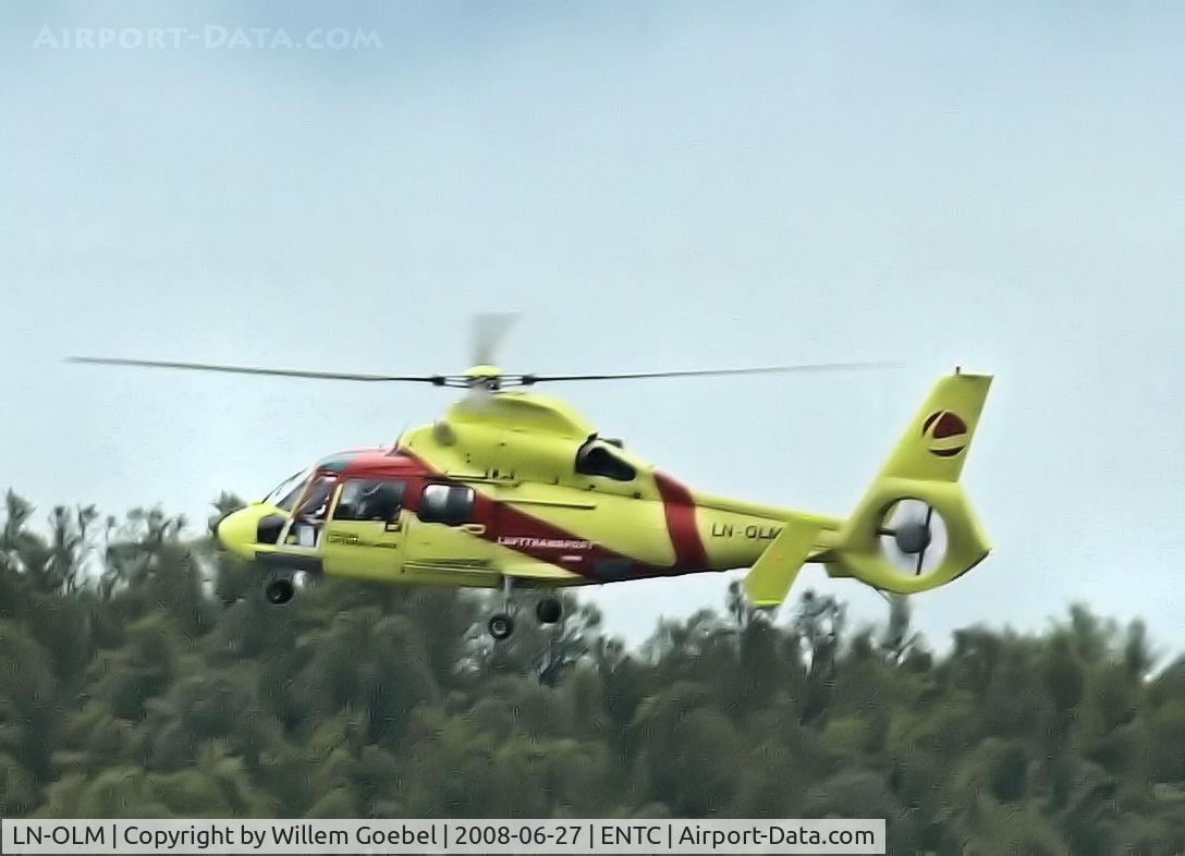 LN-OLM, Eurocopter AS-365N-3 Dauphin 2 C/N 6725, Landing on Tromso Hospital airplace