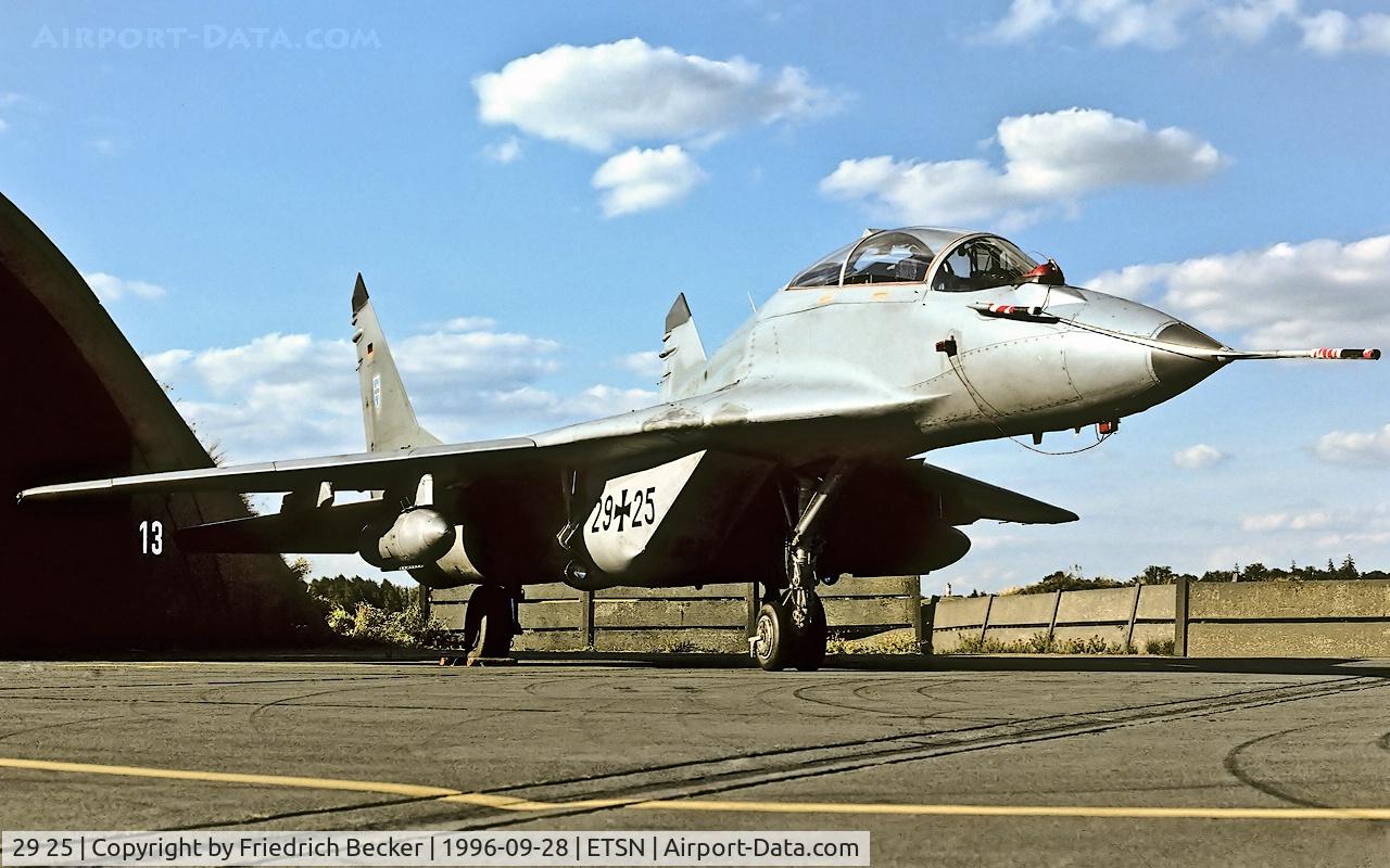 29 25, Mikoyan-Gurevich MiG-29GT C/N N50903011408, static display