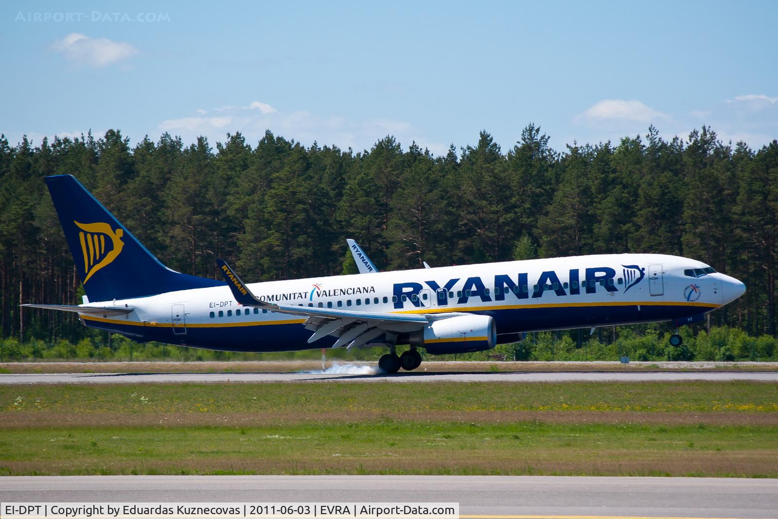 EI-DPT, 2007 Boeing 737-8AS C/N 35550, Touch down RWY 36