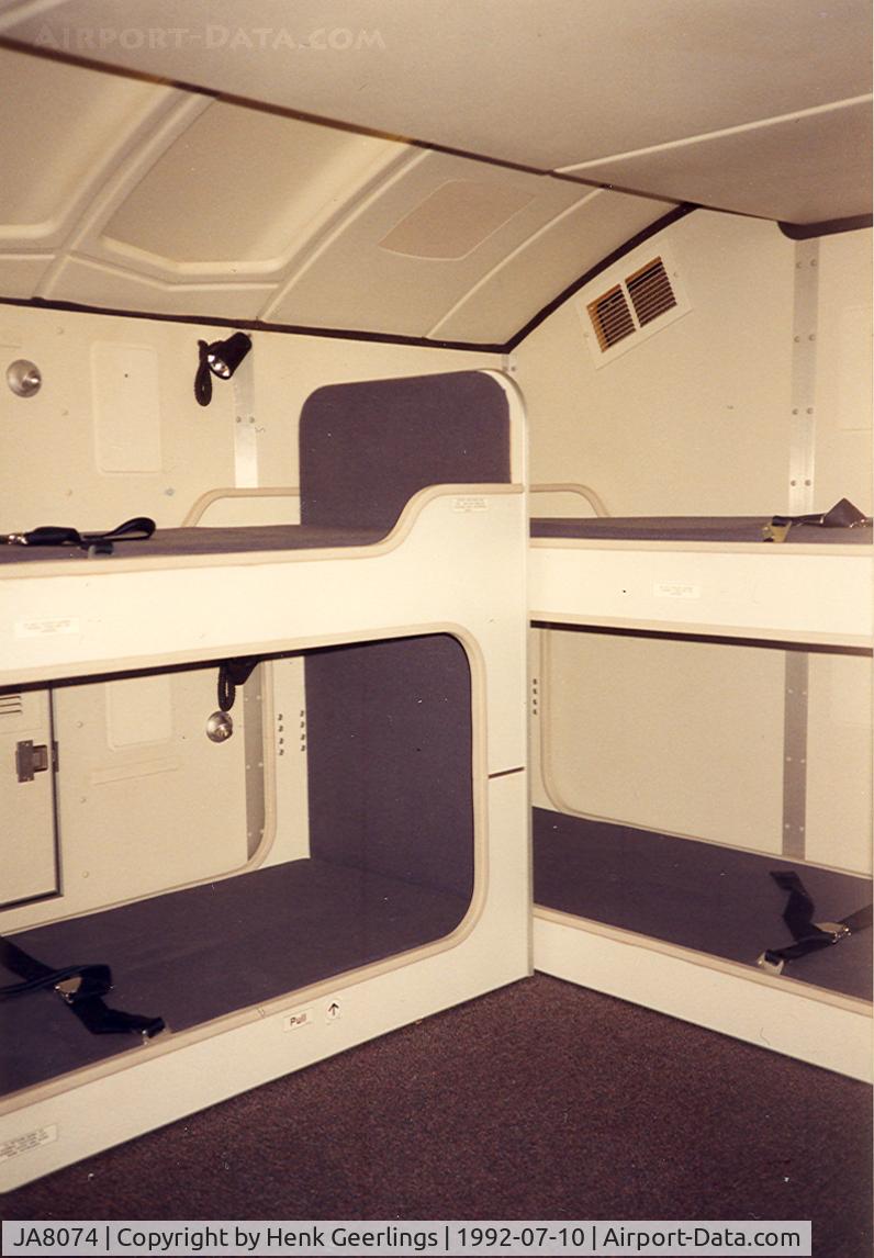 JA8074, 1990 Boeing 747-446 C/N 24426, Japan Airlines - JAL

Crew Rest Room