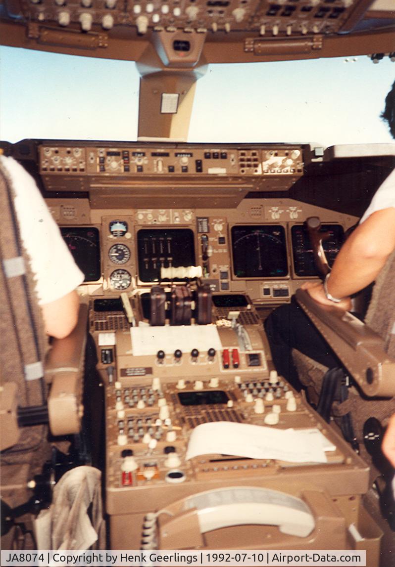 JA8074, 1990 Boeing 747-446 C/N 24426, Japan Airlines - JAL

Cockpit B747-400 en route from NRT to GUM