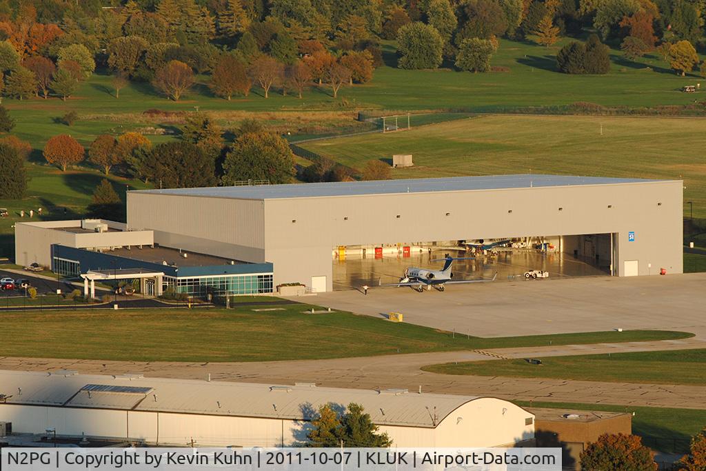 N2PG, 1999 Gulfstream Aerospace G-IV C/N 1378, Parked outside the P&G hangar after arrival