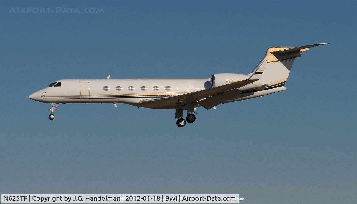 N625TF, 1998 Gulfstream Aerospace G-V C/N 547, Near touch down.