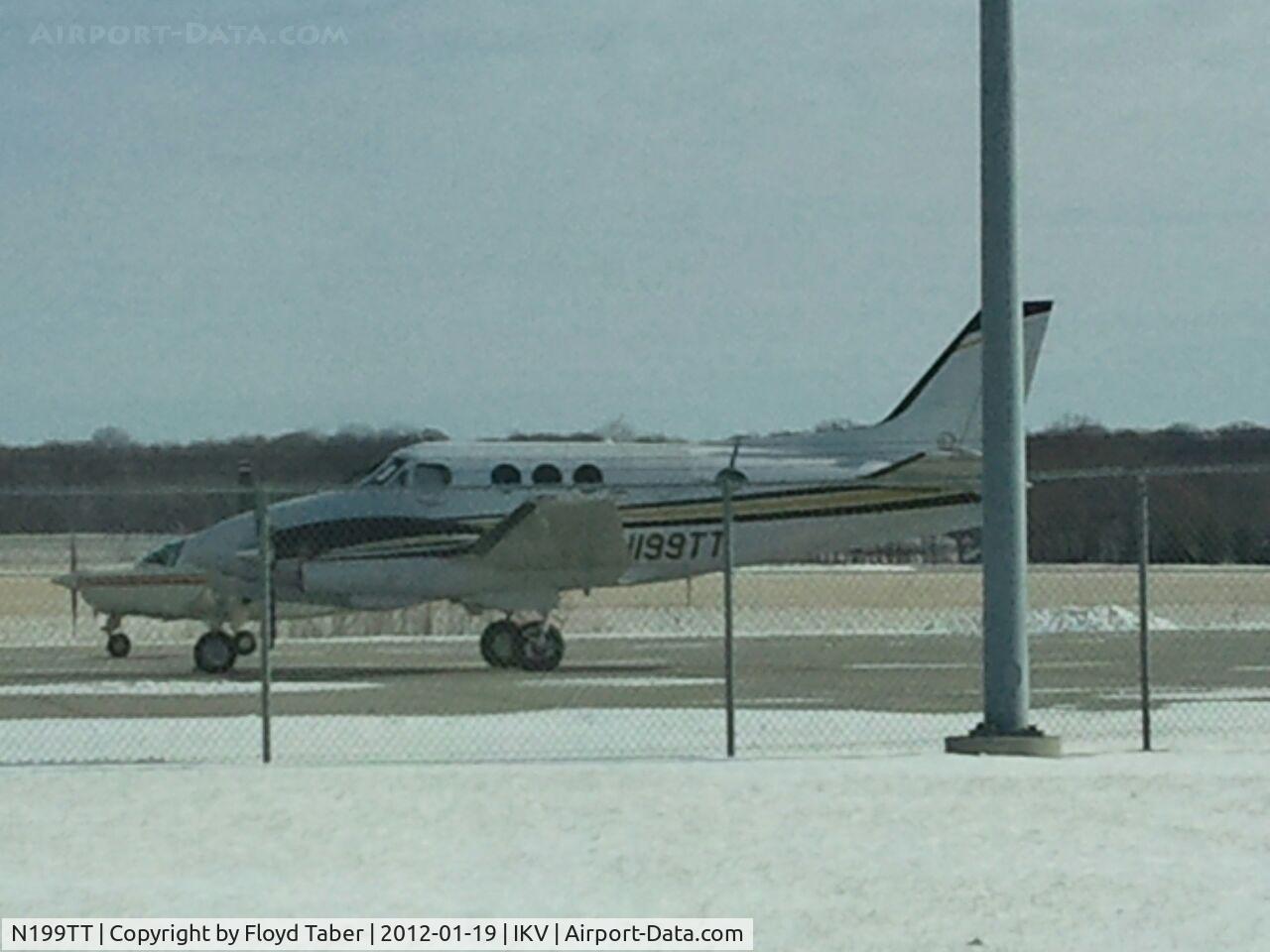 N199TT, 1976 Beech E90 King Air C/N LW-157, on the ramp