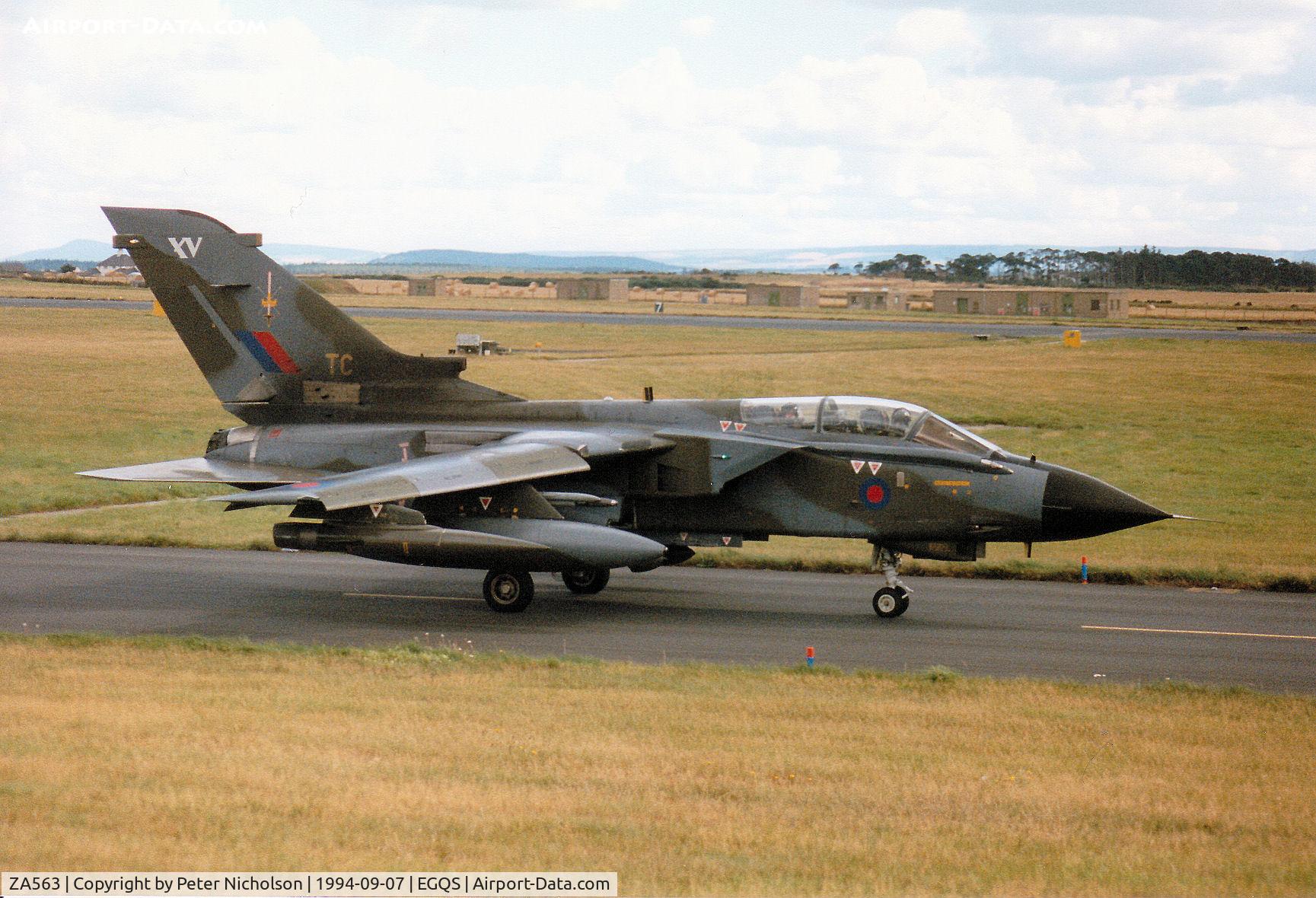 ZA563, 1982 Panavia Tornado GR.1 C/N 088/BS026/3047, Tornado GR.1 of 15(Reserve) Squadron taxying to Runway 05 at RAF Lossiemouth in September 1994.