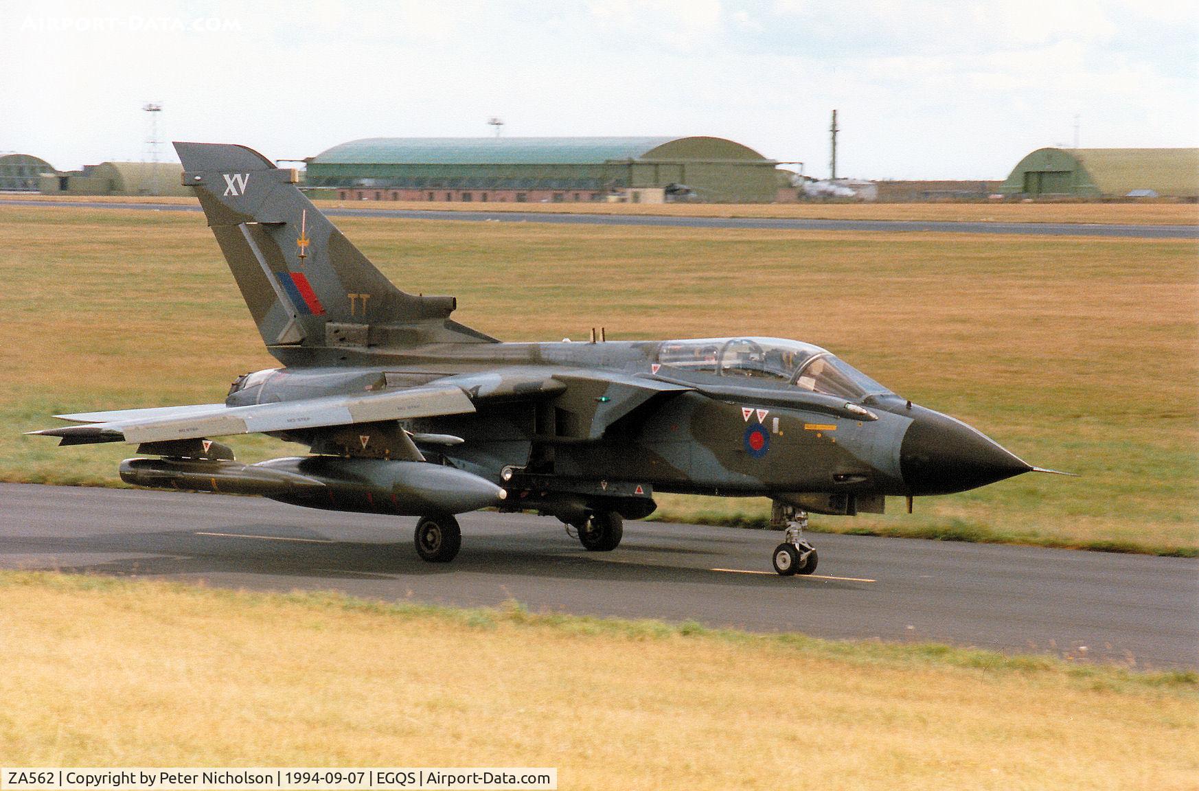 ZA562, 1981 Panavia Tornado GR.1(T) C/N 085/BT021/3046, Tornado GR.1(T) of 15(Reserve) Squadron taxying to Runway 05 at RAF Lossiemouth in September 1994.