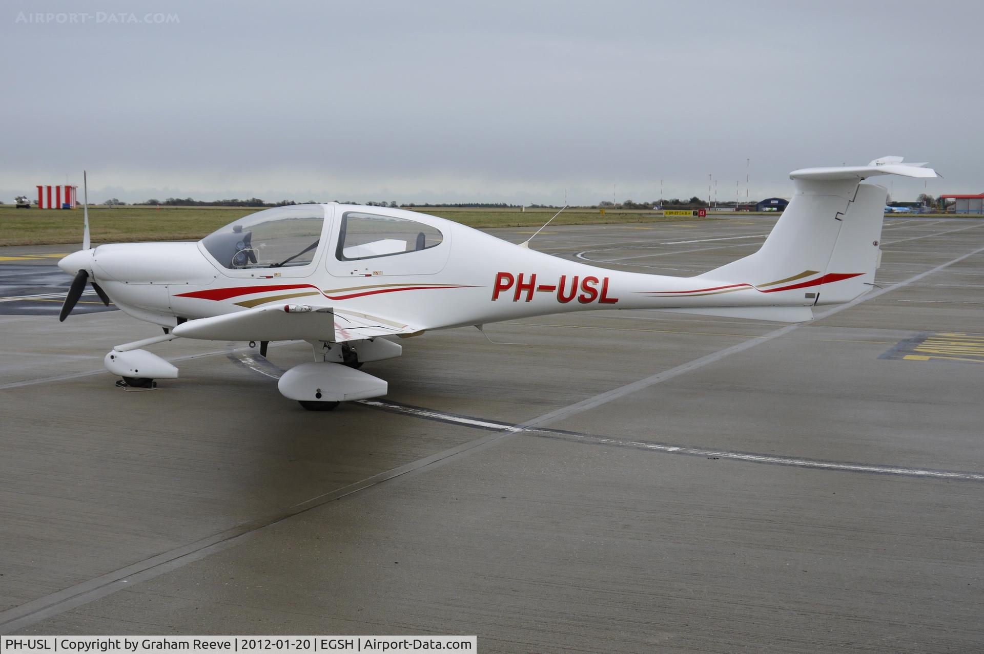 PH-USL, 2002 Diamond DA-40 Diamond Star C/N 40.078, Parked at Norwich.