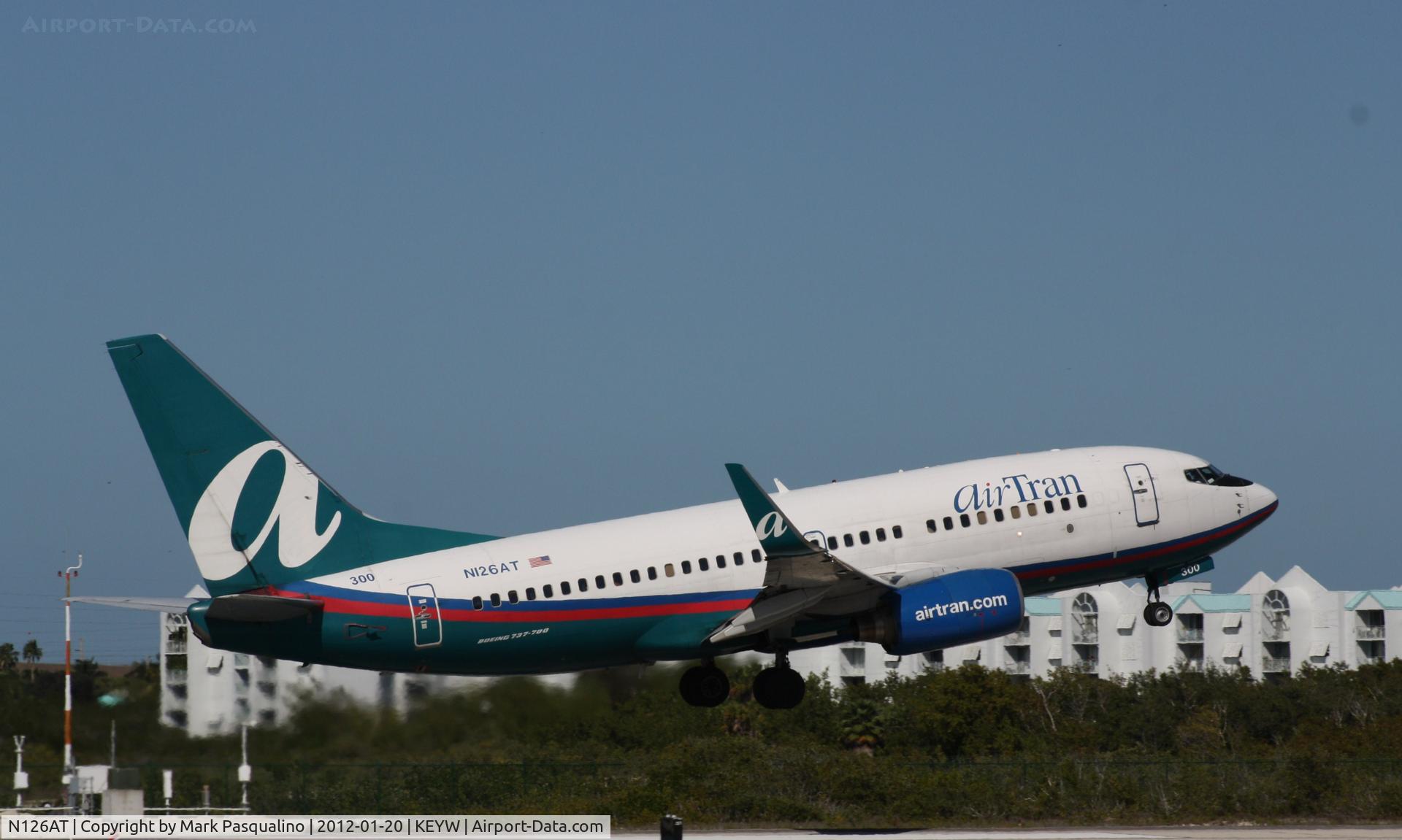 N126AT, 2004 Boeing 737-76N C/N 32679, Boeing 737-700