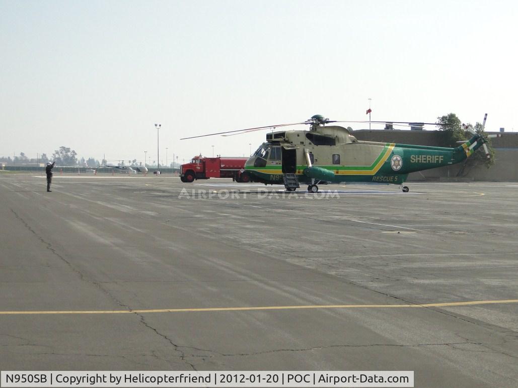 N950SB, Sikorsky SH-3H Sea King C/N 61372, Everything was clear and crew member giving signal to engage rotors