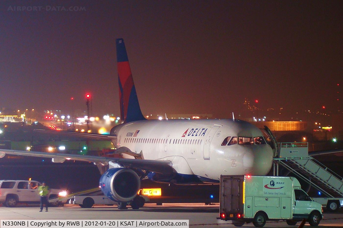 N330NB, 2001 Airbus A319-114 C/N 1549, Spurs charter