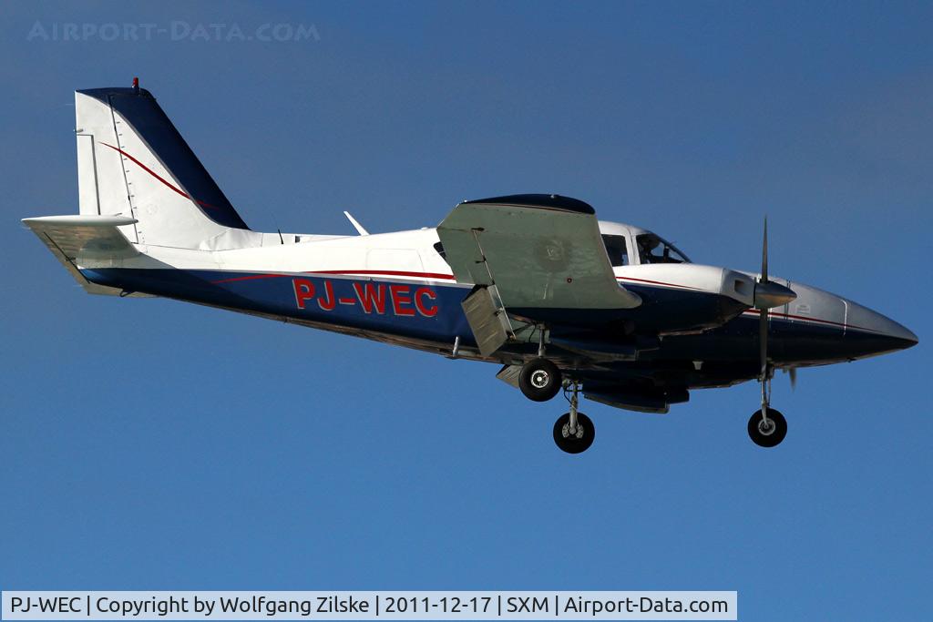 PJ-WEC, 1977 Piper PA-23-250 C/N 27-7854007, visitor