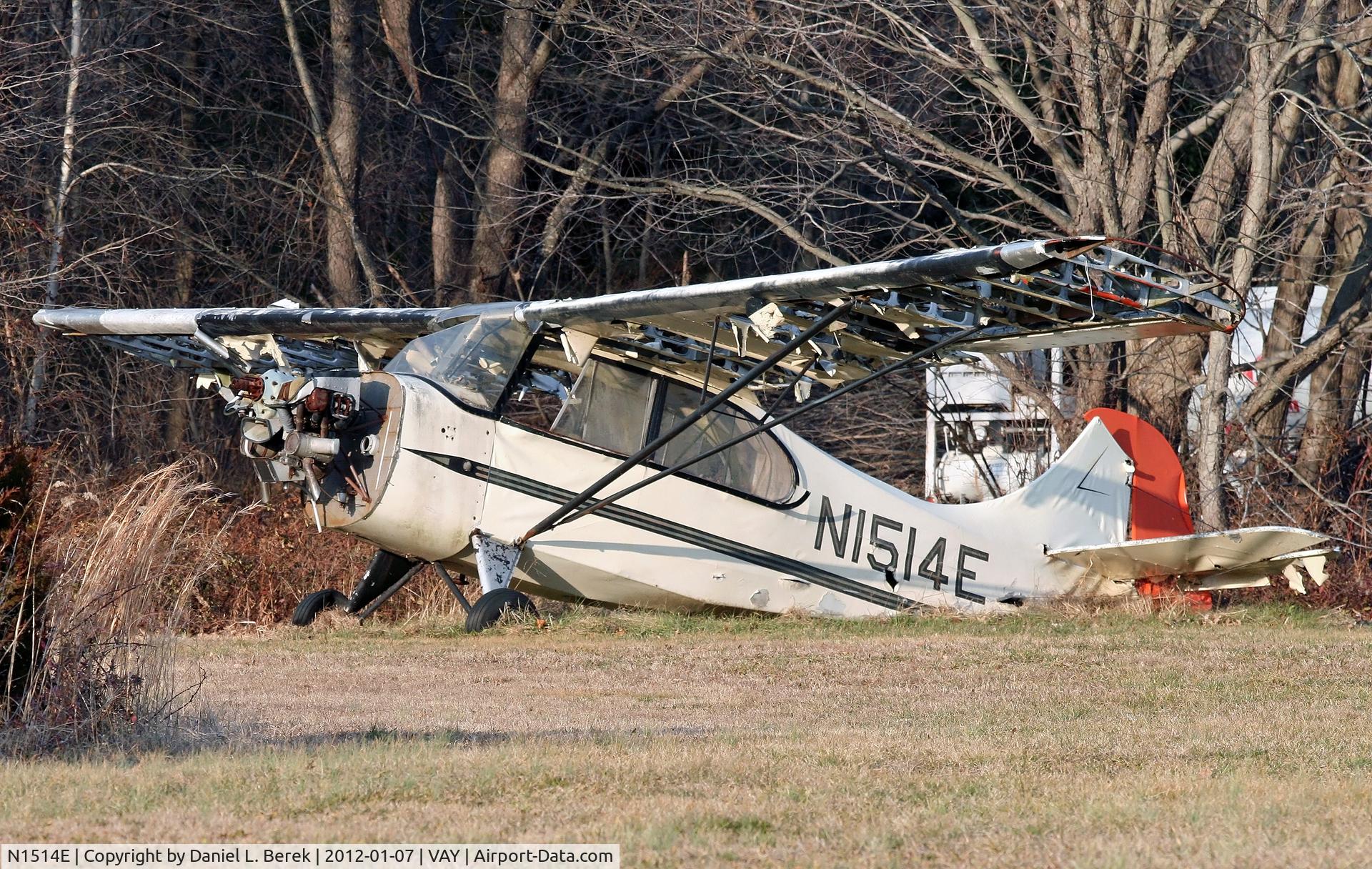 N1514E, 1946 Aeronca 7AC Champion C/N 7AC-5077, Hiding in the weeds in the backlot of South Jersey Regional Airport was this 1946 Aeronca, which won't be going anywhere anytime soon.