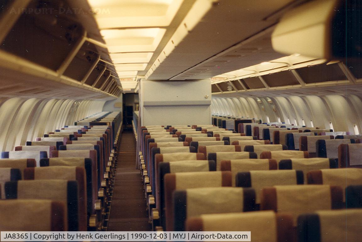JA8365, 1990 Boeing 767-346 C/N 24783, Japan Airlines 

Economy class cabin B767-300