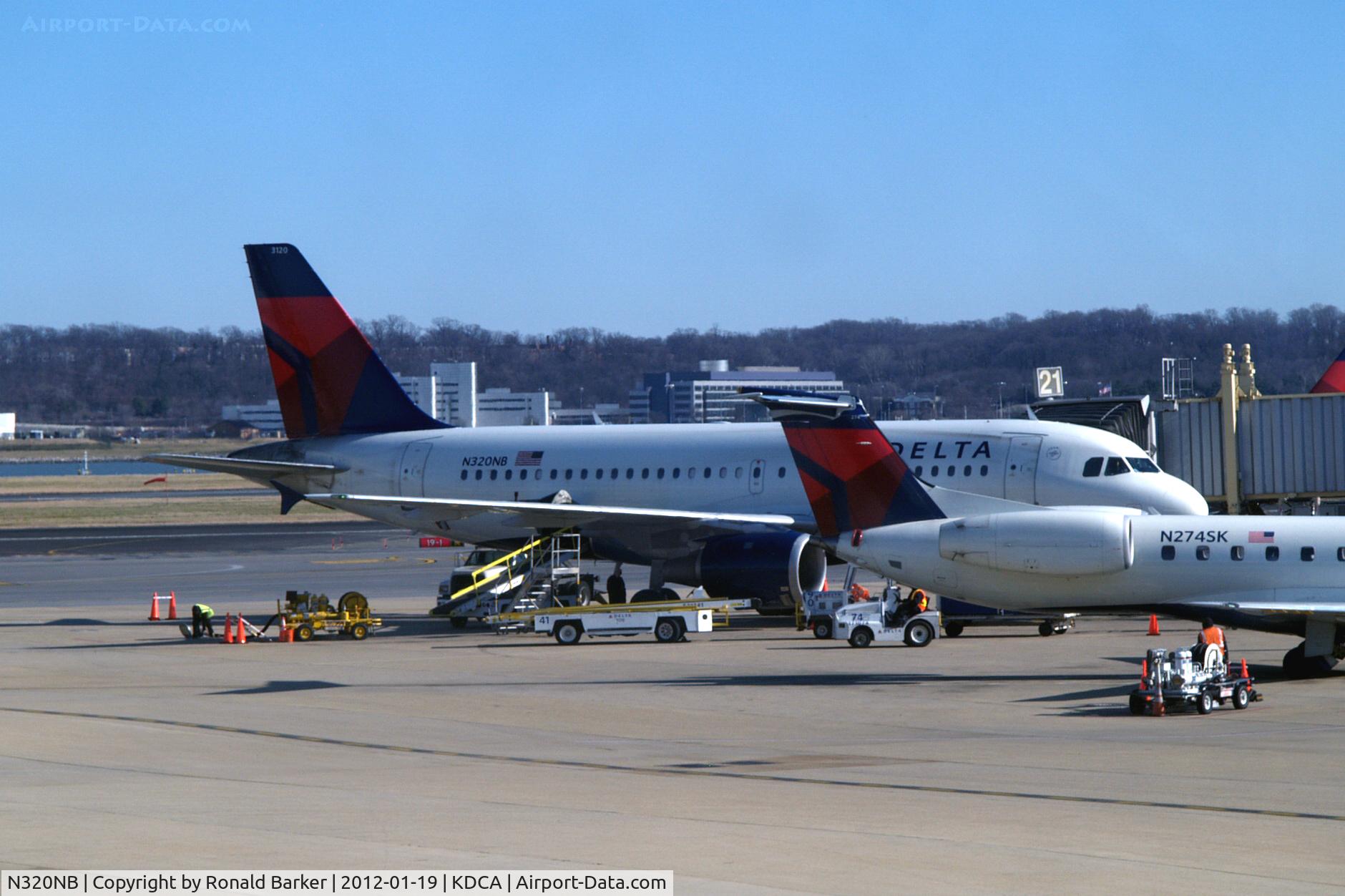 N320NB, 2000 Airbus A319-114 C/N 1392, DCA, VA