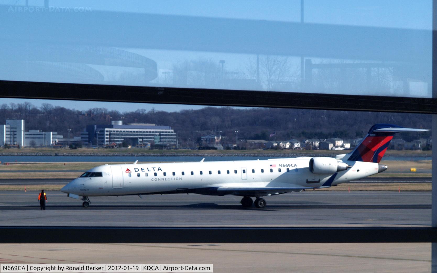N669CA, 2004 Bombardier CRJ-700 (CL-600-2C10) Regional Jet C/N 10176, DCA, VA