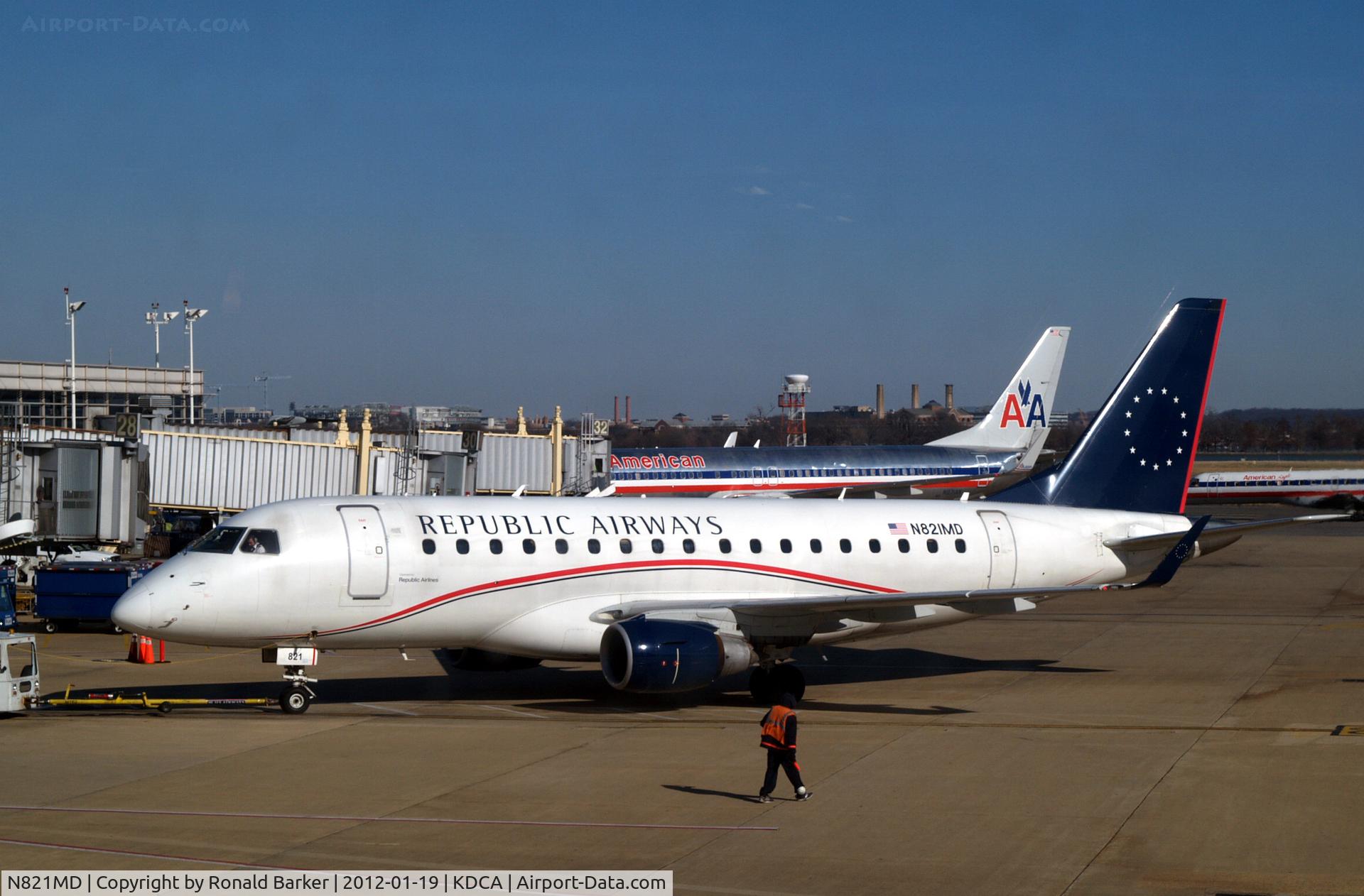 N821MD, 2004 Embraer 170SU (ERJ-170-100SU) C/N 17000042, DCA, VA