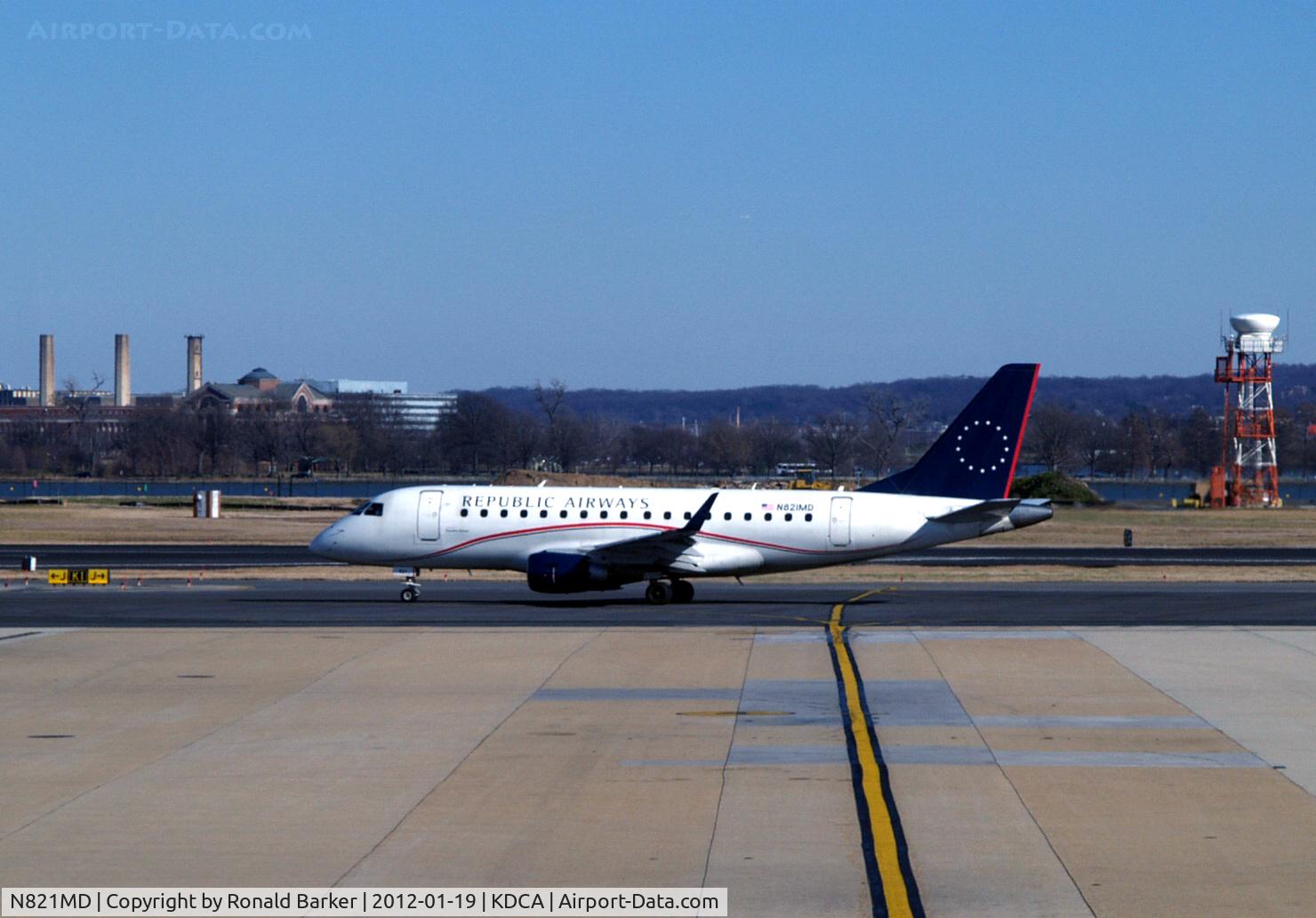 N821MD, 2004 Embraer 170SU (ERJ-170-100SU) C/N 17000042, DCA, VA