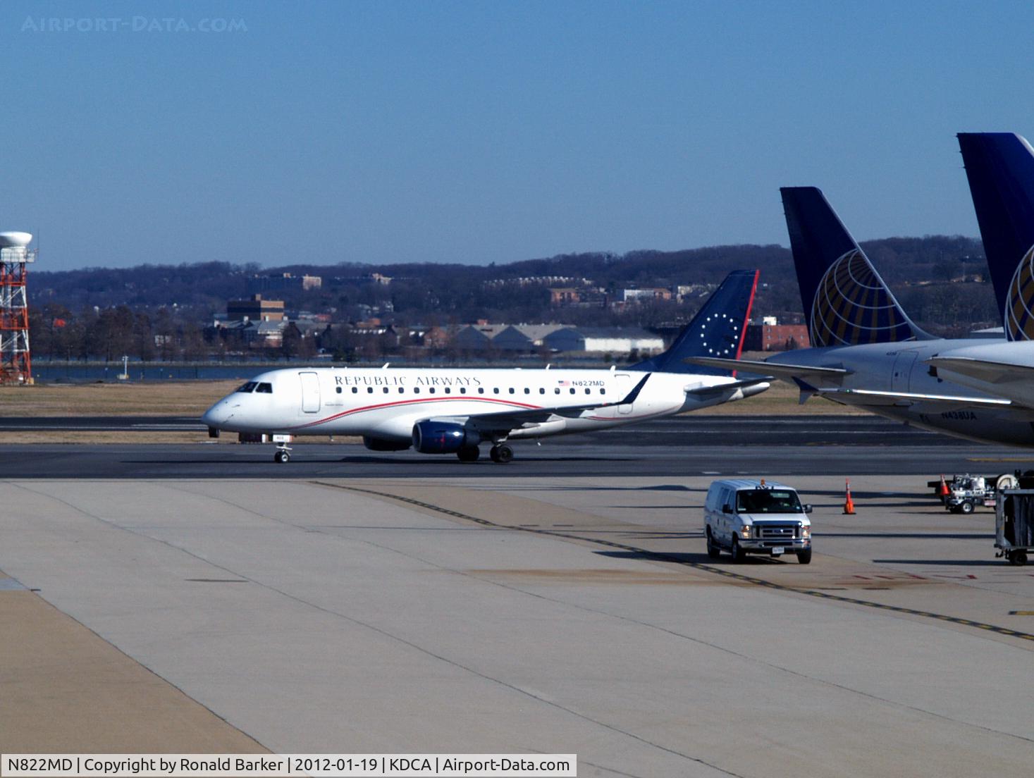 N822MD, 2004 Embraer 170SU (ERJ-170-100SU) C/N 17000043, DCA, VA