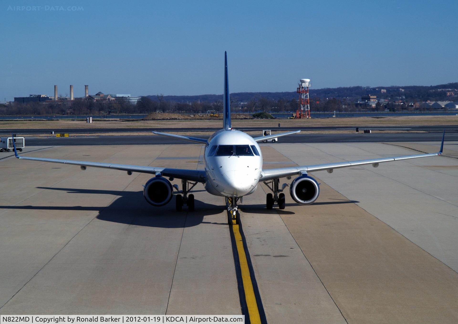 N822MD, 2004 Embraer 170SU (ERJ-170-100SU) C/N 17000043, DCA, VA
