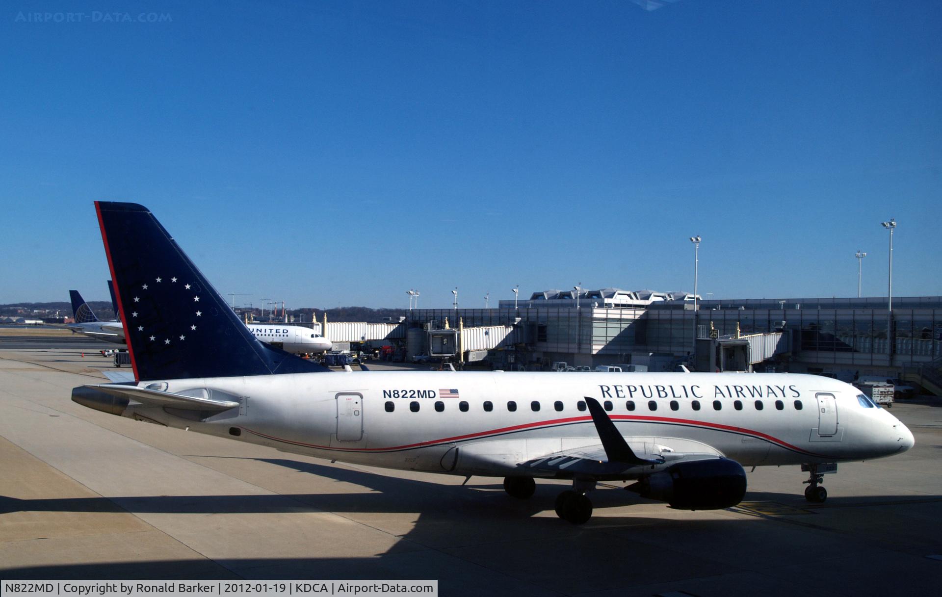 N822MD, 2004 Embraer 170SU (ERJ-170-100SU) C/N 17000043, DCA, VA